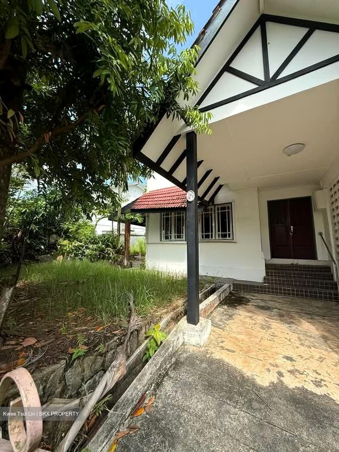 Sixth Avenue (D10), Terrace #583808581